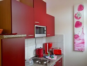 Fridge, microwave, coffee/tea maker, electric kettle - Haus Wylich 504 - Haus Wylich (with indoor pool) (Binz)