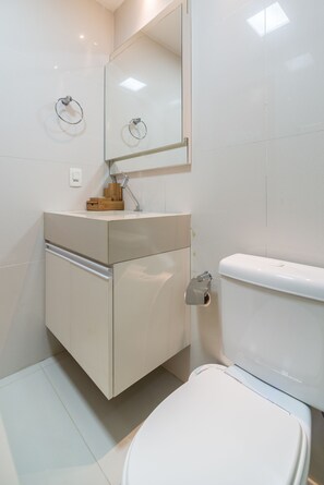Club-Apartment, Mehrere Betten, barrierefrei, Nichtraucher | Badezimmer