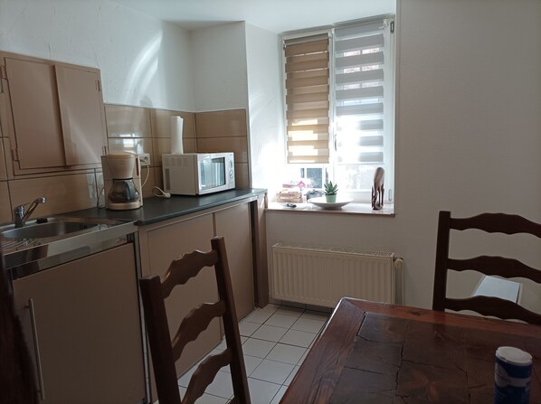 Fridge, microwave, stovetop, coffee/tea maker