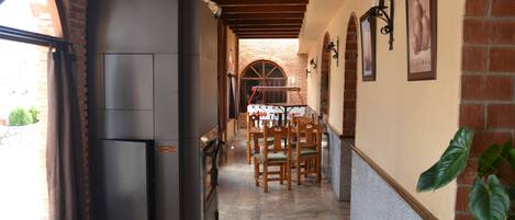 Bar (in der Unterkunft)