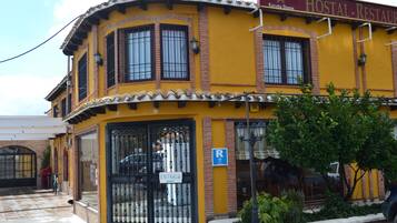 Façana frontal de l'allotjament