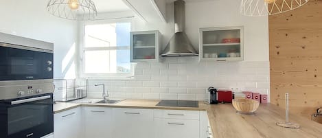 Frigorífic, microones, forn i placa de cuina