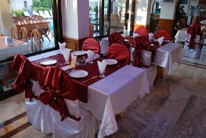 Breakfast, lunch and dinner served - Cidihan Hotel (Kusadasi)