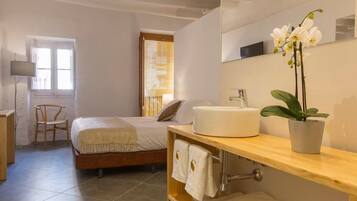 Double Room | Minibar, in-room safe, desk, blackout curtains