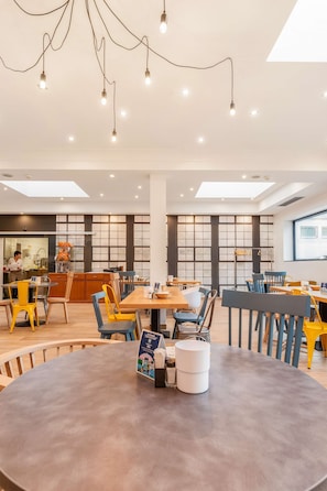 Daily buffet breakfast (CHF 18 per person)