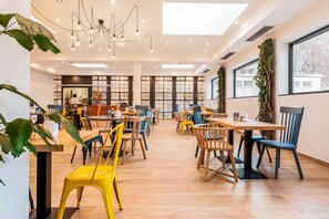 Desayuno buffet diario (CHF 18 por persona)