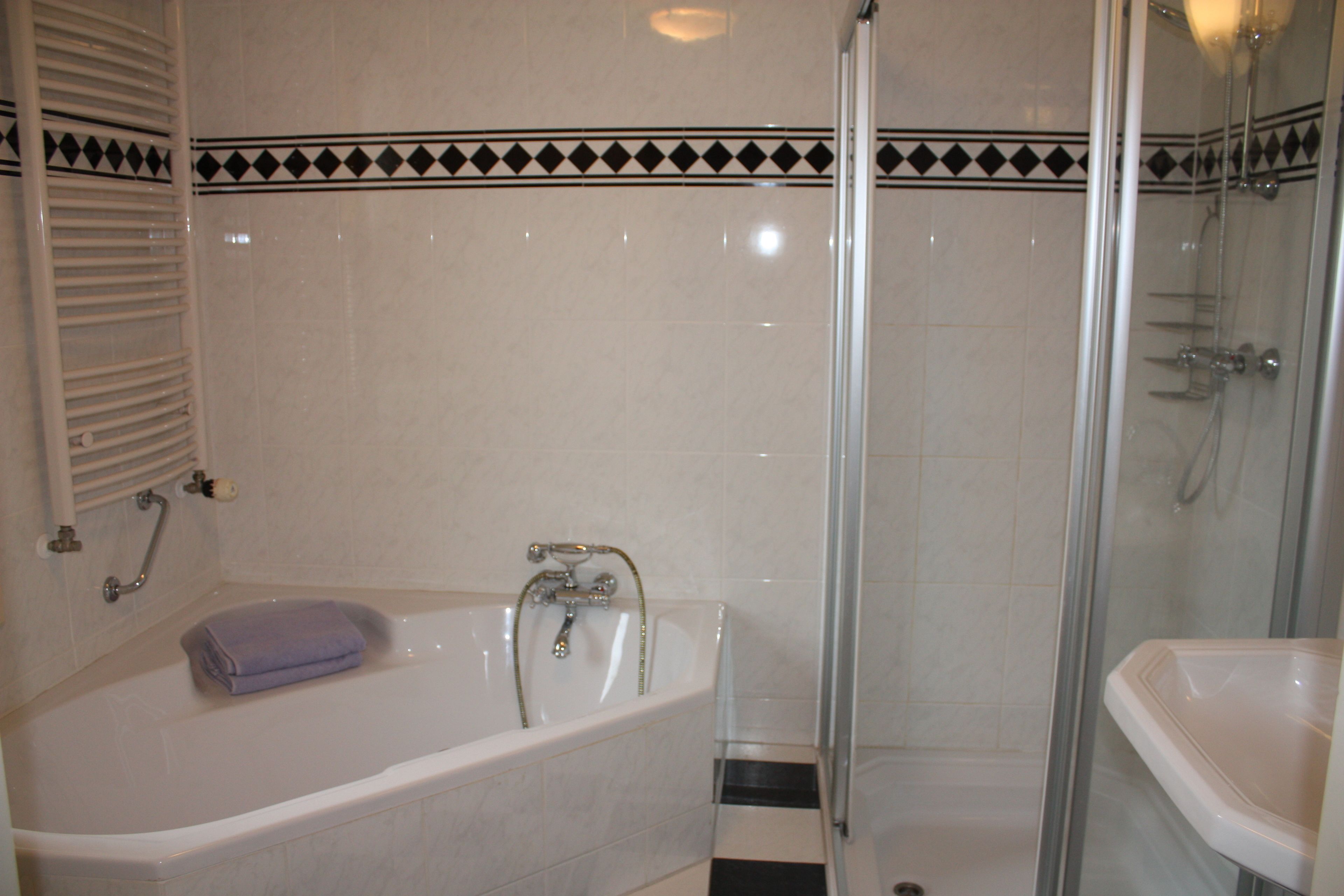 deep-soaking bathtub