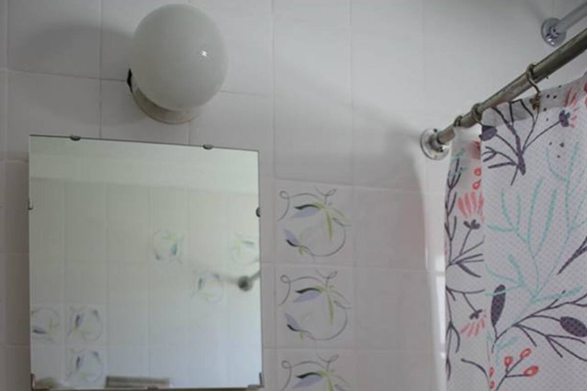 Shower, towels