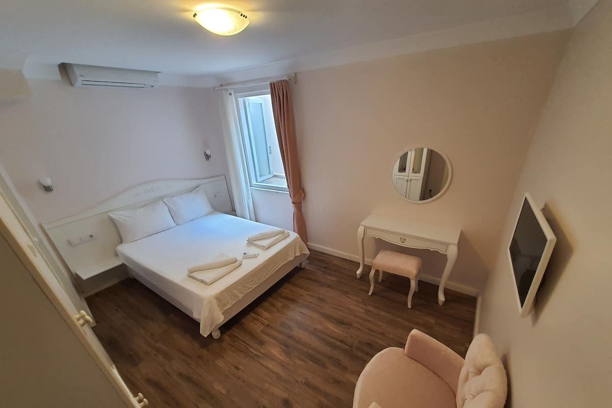 Economy Room, Basement