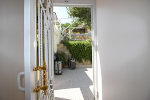 Pintu masuk interior