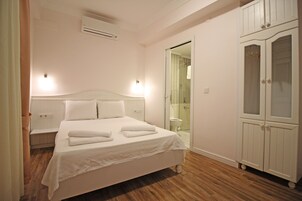 Minibar, individually decorated, individually furnished, soundproofing