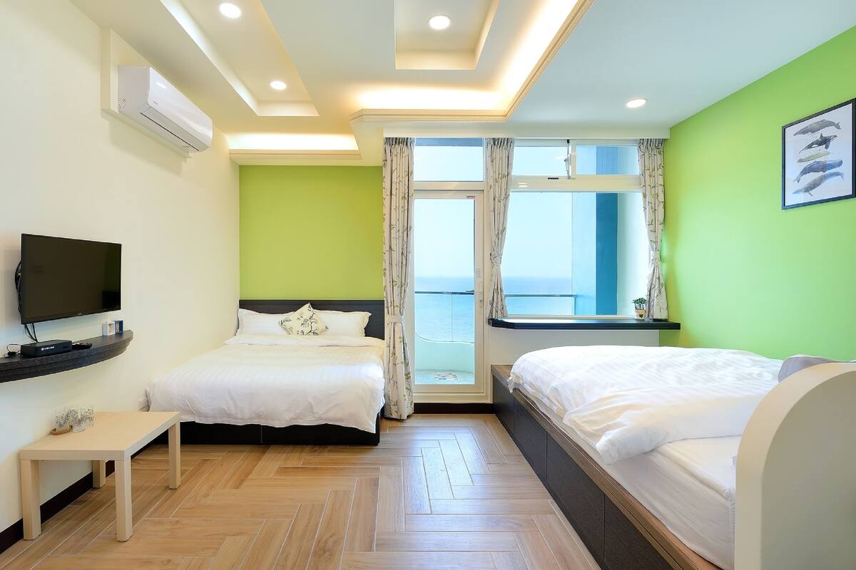 Classic Suite, 1 Bedroom, Bathtub, Ocean View | Blackout drapes, WiFi (free), individually decorated, bed sheets
