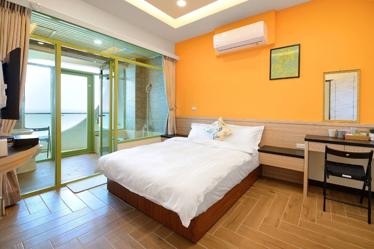Romantic Suite, 1 Bedroom, Bathtub, Ocean View | Blackout drapes, WiFi (free), individually decorated, bed sheets