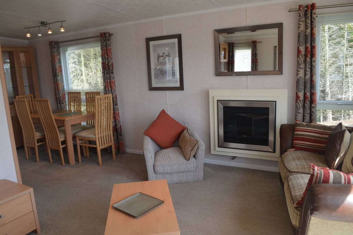 Deluxe Mobile Home, 3 Bedrooms (The Knightsbridge) | Living room | Flat-screen TV