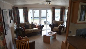 Deluxe Mobile Home, 3 Bedrooms (The Knightsbridge) | Living room | Flat-screen TV