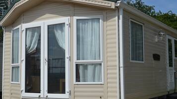 Mobil Karavan Deluks, 2 kamar tidur (The Winchester) | Pemandangan dari kamar
