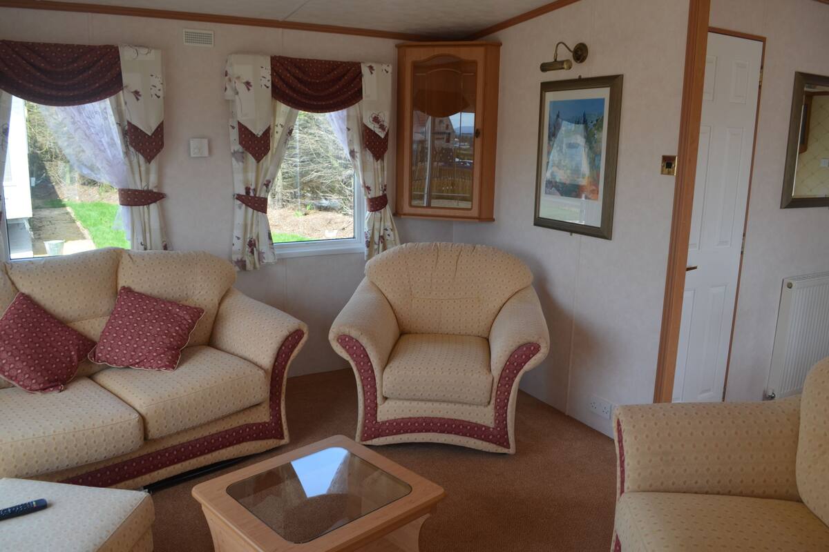 Deluxe Mobile Home, 3 Bedrooms (The Park Lane) | Living room | Flat-screen TV