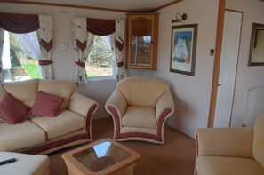 Mobile Deluxe-Unterkunft, 3 Schlafzimmer (The Park Lane) | Wohnzimmer