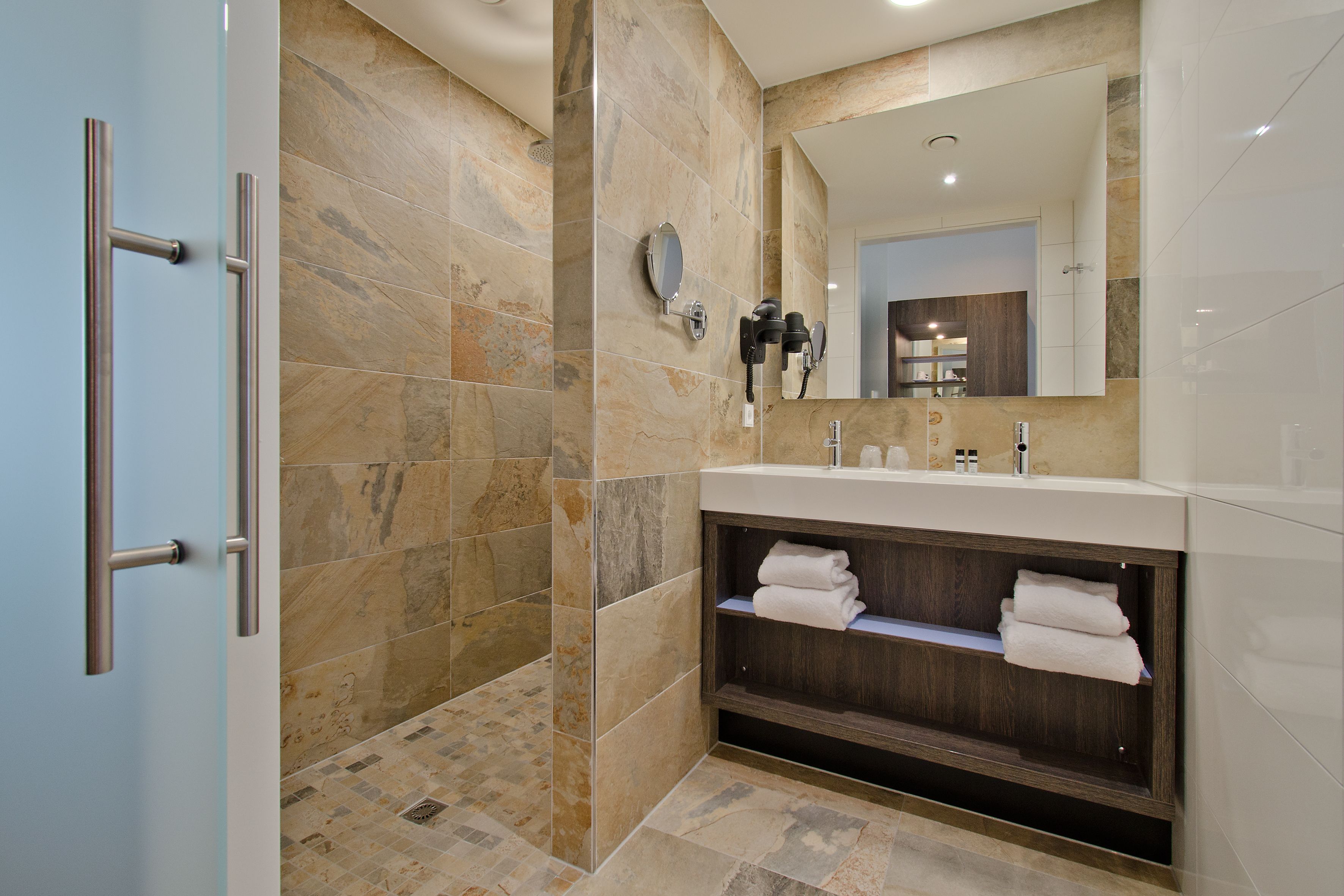 shower, free toiletries, hair dryer, towels