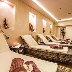 Parihoitohuone(ita), turkkilainen sauna, vartalohoitoja, aromaterapiaa