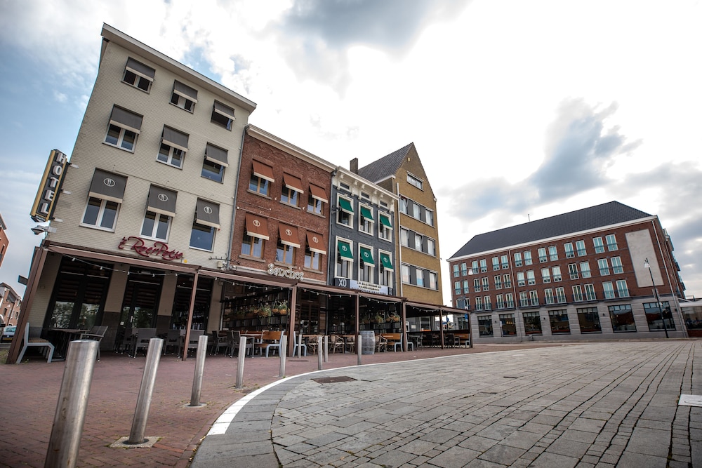 Hotel Roermond Next Door image