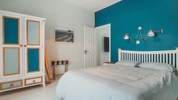 Deluxe Double Room, Sea View | Free WiFi, bed sheets