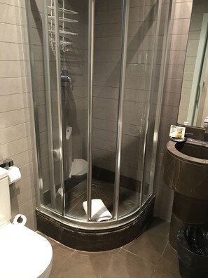 الدش داخل الحمام