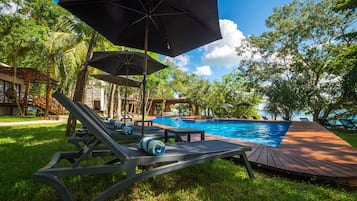 55–tuumainen taulutelevisio, jossa kaapelikanavat