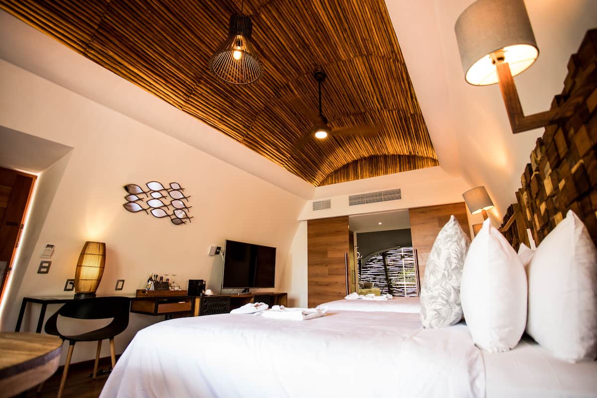 Premium bedding, down duvets, minibar, in-room safe