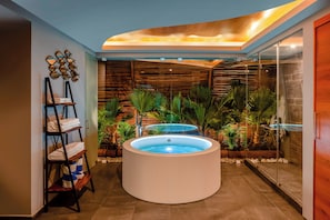Deluxe Room | Private spa tub