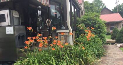 Phillips Historic Motel & Cottages