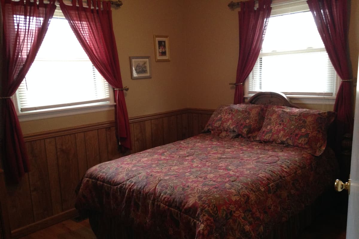 Economy Cottage, 3 Bedrooms, Kitchen, Garden Area | Iron/ironing board (on request), WiFi (free), bed sheets