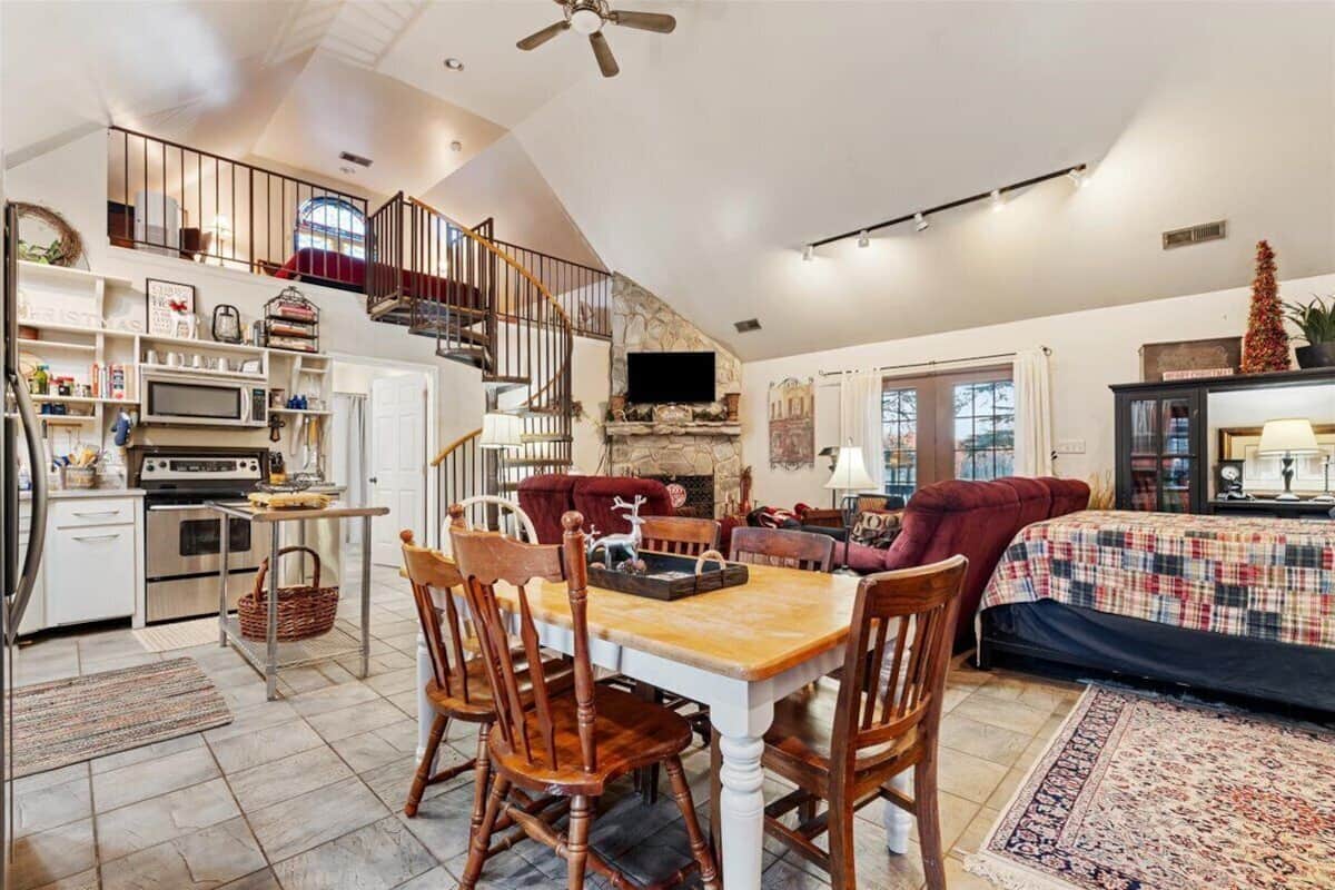 Habitación Grand, varias camas, chimenea, en edificio contiguo | Decoración personalizada y muebles diferentes