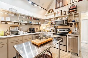 Grand Room, Multiple Beds, Fireplace, Annex Building | Private kitchen | Shared fridge, microwave - Longacre of Appomattox (Appomattox)