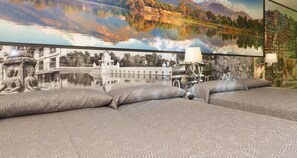 Habitación cuádruple | Caja fuerte, tabla de planchar con plancha, cunas (de pago)