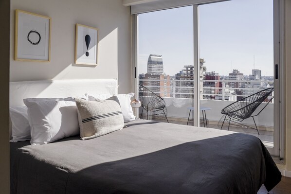 全景公寓, 2 间卧室 | 高档床上用品、羽绒被、加厚床垫、客房内保险箱