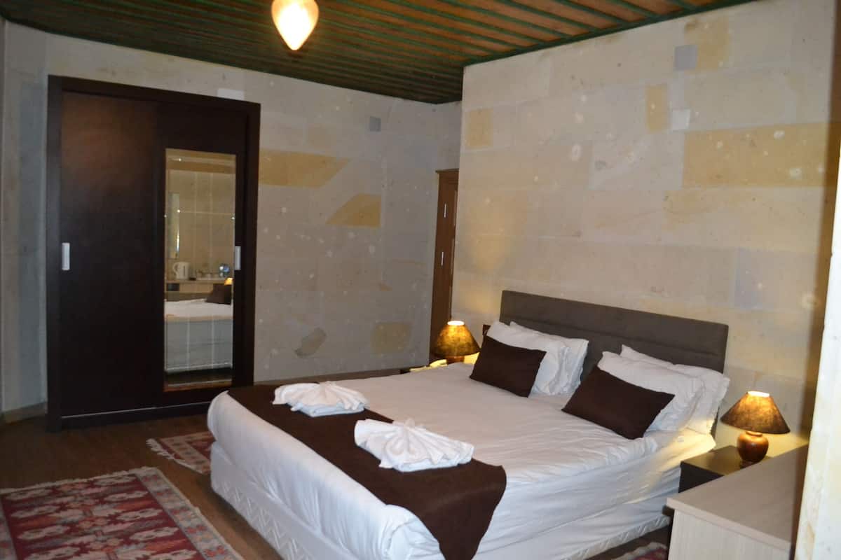 Family Room | Egyptian cotton sheets, premium bedding, minibar, in-room safe