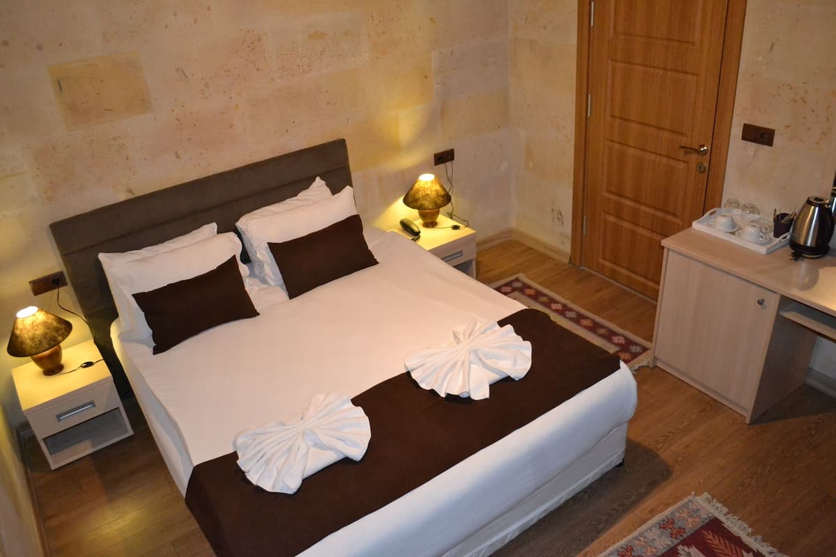 Deluxe Room | Egyptian cotton sheets, premium bedding, minibar, in-room safe