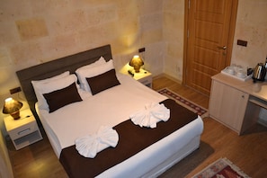 Deluxe Room | Egyptian cotton sheets, premium bedding, minibar, in-room safe - Moira Stone House (Nevsehir)