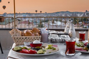 Outdoor dining - Moira Stone House (Nevsehir)