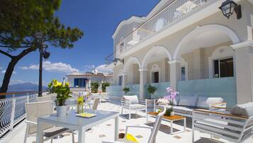 Villa | Living area | Smart TV, Netflix