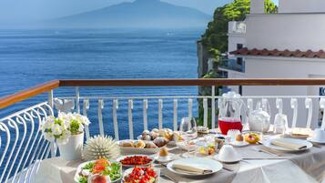 Petit déjeuner buffet compris tous les jours