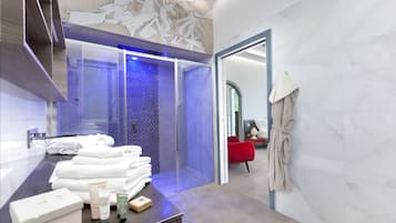 Classic-Suite, Meerblick | Badezimmer | Dusche, Hydromassagedusche, kostenlose Toilettenartikel, Haartrockner
