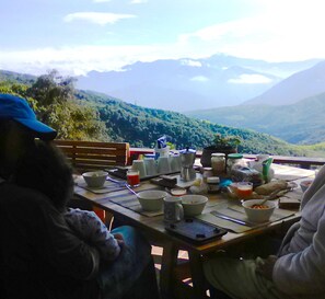 Tempat makan luar