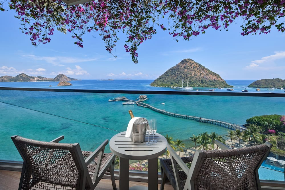AYANA Komodo Waecicu Beach