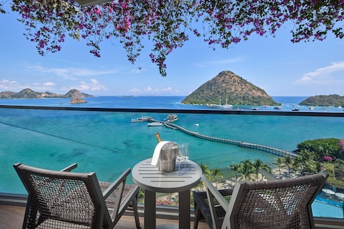 AYANA Komodo Waecicu Beach