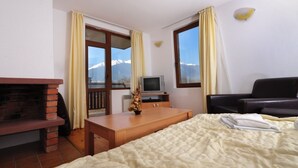 Familienapartment, 1 Schlafzimmer, Nichtraucher, Bergblick | Bügeleisen/Bügelbrett, kostenlose Babybetten, kostenloses WLAN