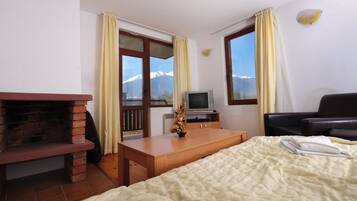 Family Apartment, 1 Bedroom, Non Smoking, Mountain View | Iron/ironing board, free cots/infant beds, free WiFi