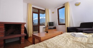 Family Apartment, 1 Bedroom, Non Smoking, Mountain View | Iron/ironing board, free cribs/infant beds, free WiFi - Four Leaf Clover Apartments to Rent (Bansko)