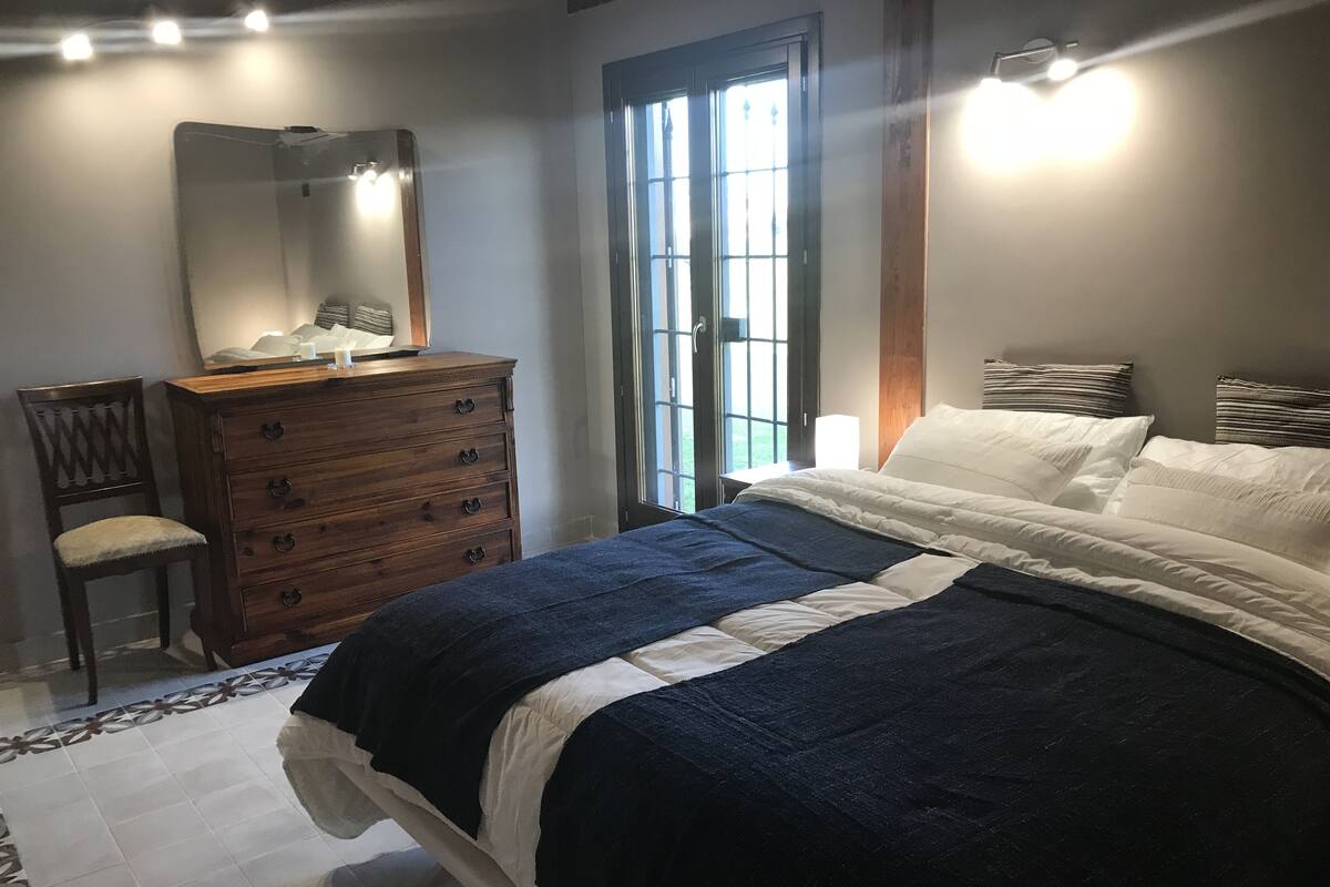 Deluxe Double Room, Non Smoking | In-room safe, desk, soundproofing, WiFi (free)